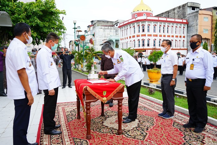 Afrizal Sintong Kukuhkan 590 Pejabat Pemkab Rohil, Termasuk Sejumlah Pejabat Tinggi Pratama...