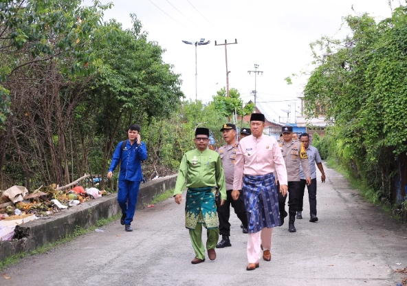 Pemkab Meranti Tertibkan Sampah Liar di Jalan Nelayan