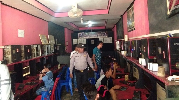 Jajaran Polres Pelalawan Razia Warung Remang-remang dan Warnet