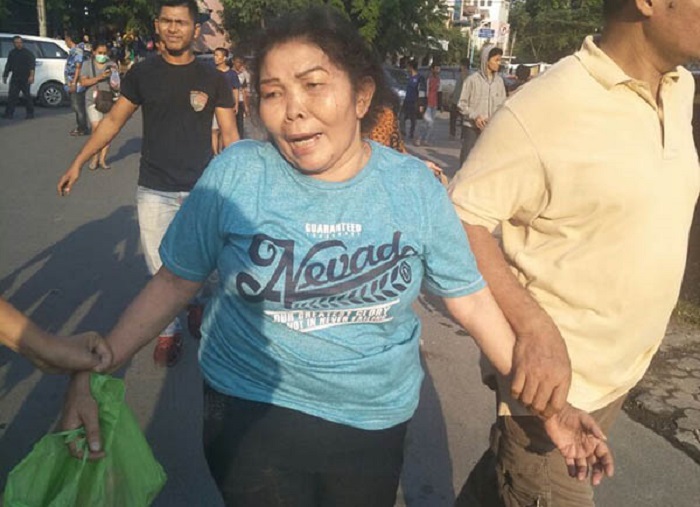 ALAHMAKKK...Nekat Nyolong di Pasar, Wanita Ini Nyaris Ditelanjangi Warga