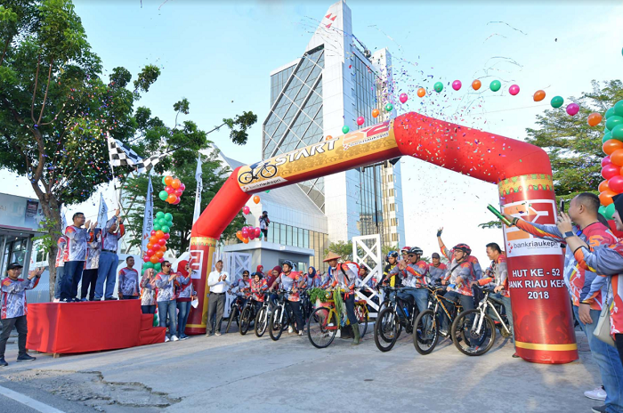 Diikuti 700 Peserta, Erizal Muluk Lepas Fun Bike 2018 Bank Riau Kepri 