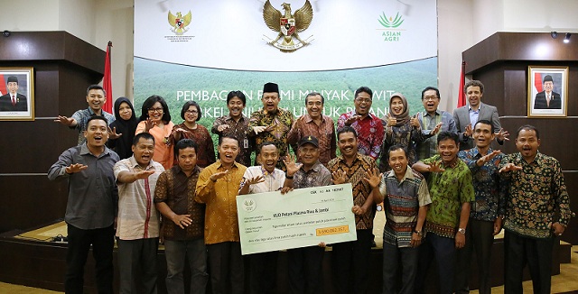 Asian Agri Bagikan Rp3,69 Miliar  Premi Minyak Sawit Berkelanjutan Pada 72 Koperasi di Riau dan Jambi