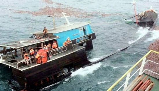 Bawa 450 Ton Kelapa, KM Berkat Sejati  dari Mandah Inhil  Tenggelam di Perairan Trengganu Malaysia