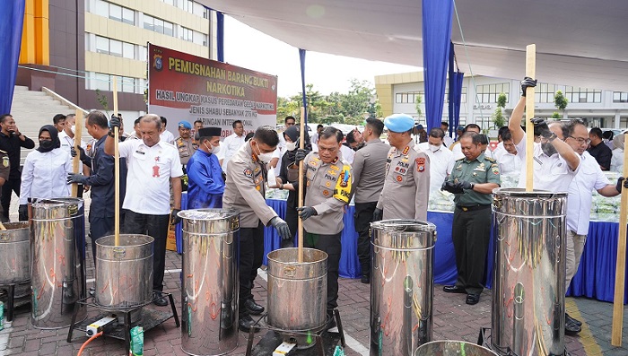 Wakapolda Riau Pimpin Pemusanahan Barang Bukti 276 Kilogram Narkotika Jenis Sabu