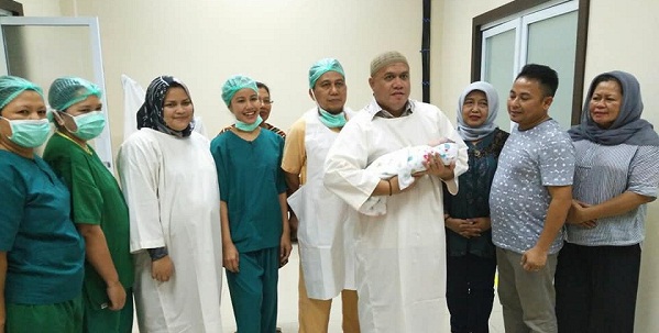 ALHAMDULILLAH...SELAMAT... Bupati Inhu Yopi Arianto Dianugerahi Bayi Laki-laki
