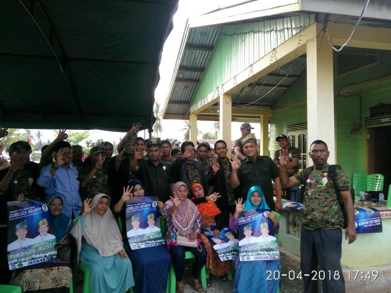 Sosialisasikan Paslon Firdaus-Rusli di Bukit Batu, Panglima LMR Riau Disambut Pakai Kompang 