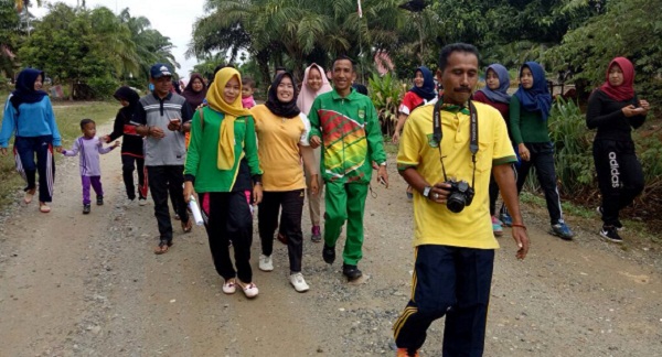 Ribuan Warga Kota Intan Kunto Darussalam Ikut Jalan Santai HUT RI ke-72