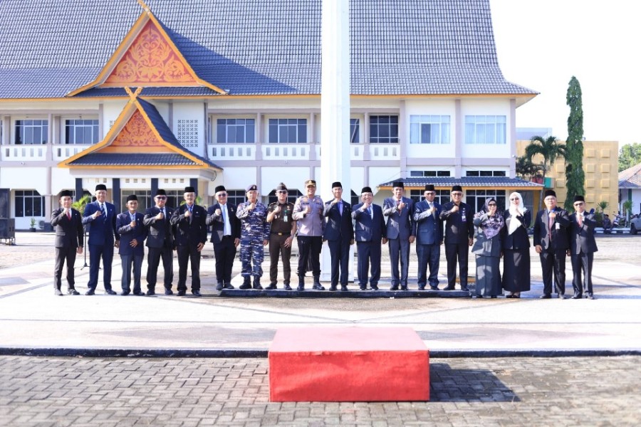 Sekda Pimpin Upacara Hari Otonomi Daerah ke-30 di Meranti