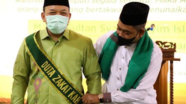Gantikan Alfedri, Wakil Bupati Siak Husni Merza Sandang 'Duta Zakat' Kabupaten Siak