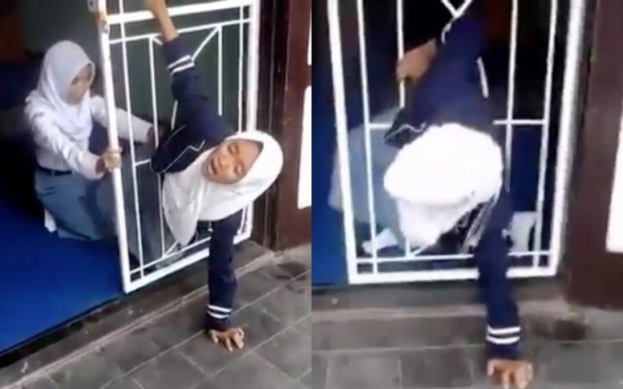 Kasihan Tapi Lucu, Ini Video Siswi SMA Tersangkut di Pintu Terali yang Viral di Medsos