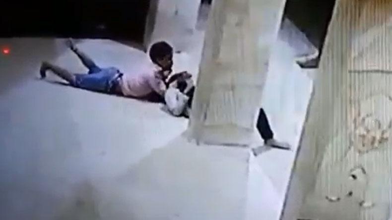 Astaga! Sepasang Remaja Ini Tertangkap CCTV Berbuat Mesum di Masjid, Hari Jumat Pula