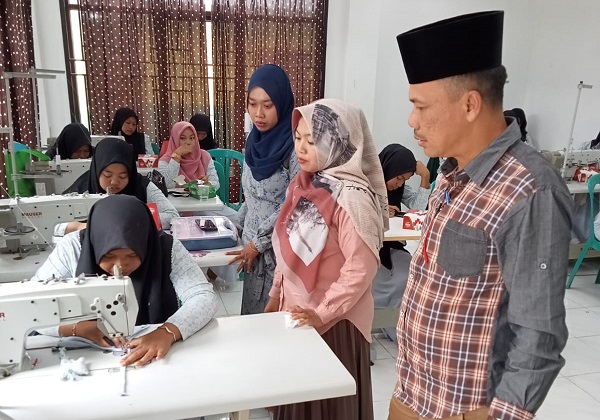 Pelatihan Menjahit di BLK Al Maarif Desa Air Mas  Resmi Berakhir