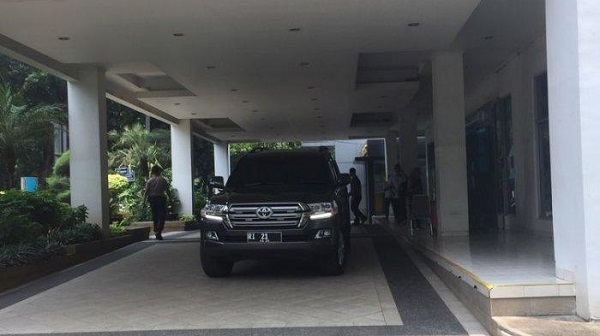 Mendagri Tito Karnavian Tepergok Jurnalis di Depan Ruang Isolasi RSUP Persahabatan, Ini Penjelasan Stafsus...