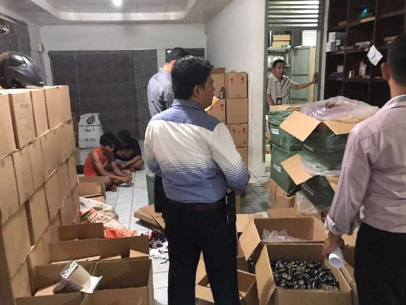 Modalnya Cuma 1.000 Buah Botol Bekas, Label dan Tutup Botol dan Bubuk Miras