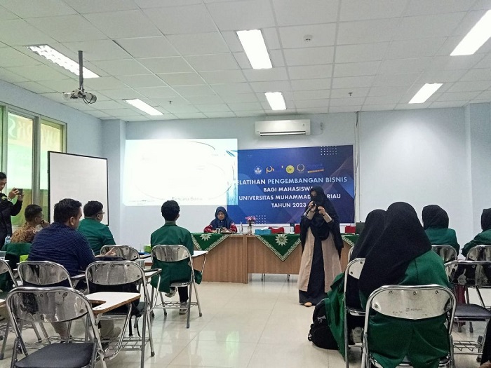 Disperindagkop UKM Riau Latih Mahasiswa Umri Kambangkan Bisnis