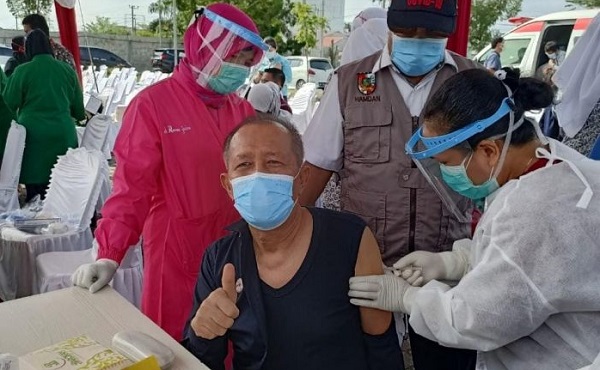 Jadi Orang Pertama di Riau yang Disuntik Vaksin Covid,  Wildan Asfan: Efeknya Cuma Pegal 2 Jam, Setelah itu...