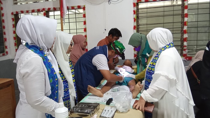 Baznas, BKMT dan IDI  Sunat 40 Anak di Tambang