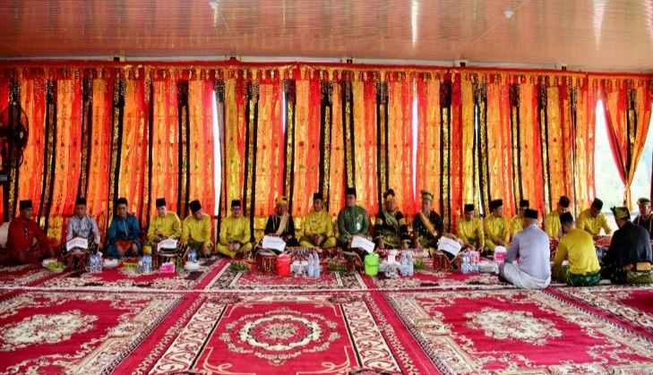 Ada Tradisi Makan Bajambau Warnai Puncak HUT Kabupaten Kampar ke-76