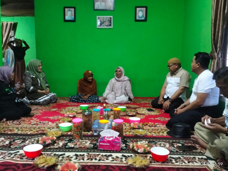 Wakil Bupati Kampar Takziah ke Kediaman Orang Tua Zulfikar