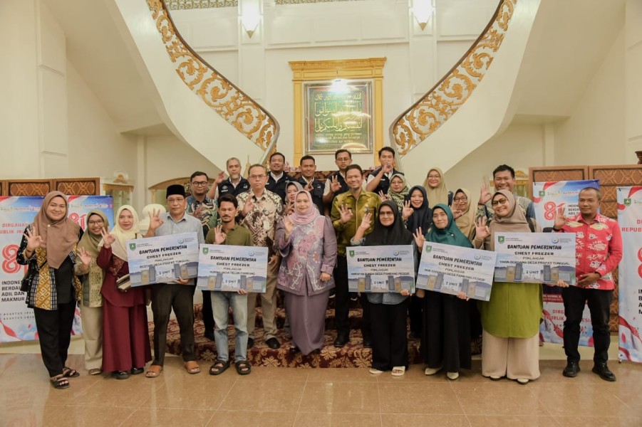 Bupati Bengkalis Serahkan Bantuan Chest Freezer, Dorong Penguatan Usaha Pengolahan Hasil Perikanan Masyarakat