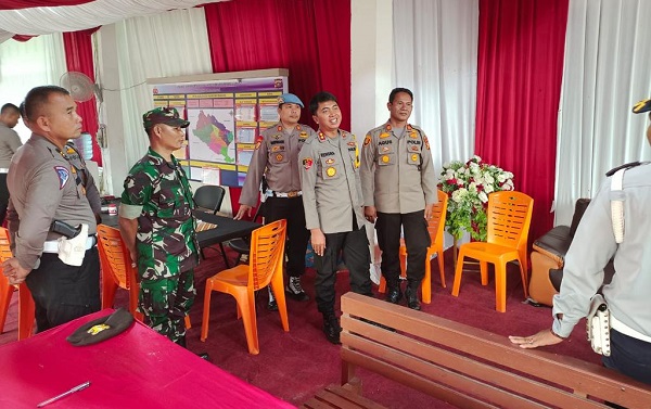 Kapolres Kuansing Cek Pos Pengamanan Operasi  Lilin 2022 Di Singingi Hilir