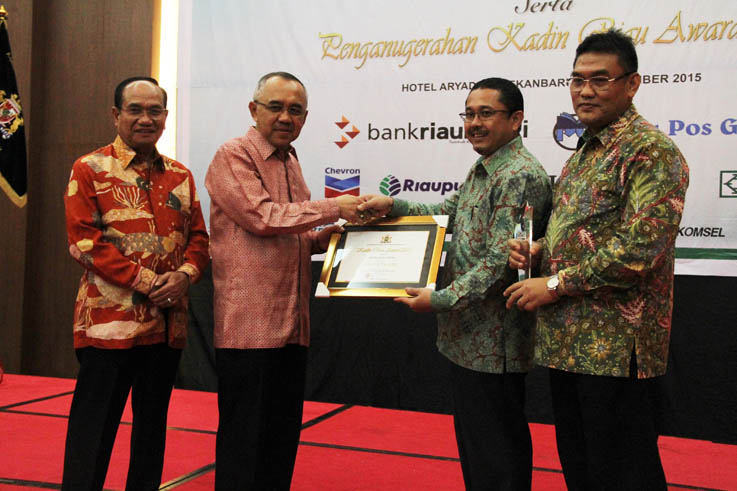 Bank Riau Kepri Raih BUMD of The Year 2015
