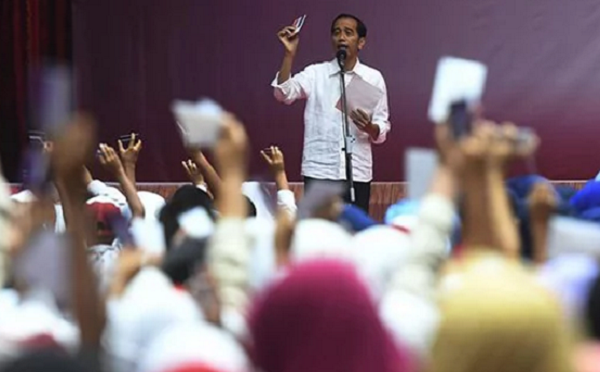 MAAF-MAAF AJA NIH...Mainan Lama, Kartu Sakti Jokowi Tidak Menarik Bagi Swing Voter