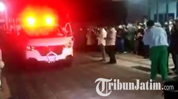 Satu Lagi Dokter Meninggal Akibat Covid-19, Warga Lepas Jenazah  dengan Tangis dan Syahadat