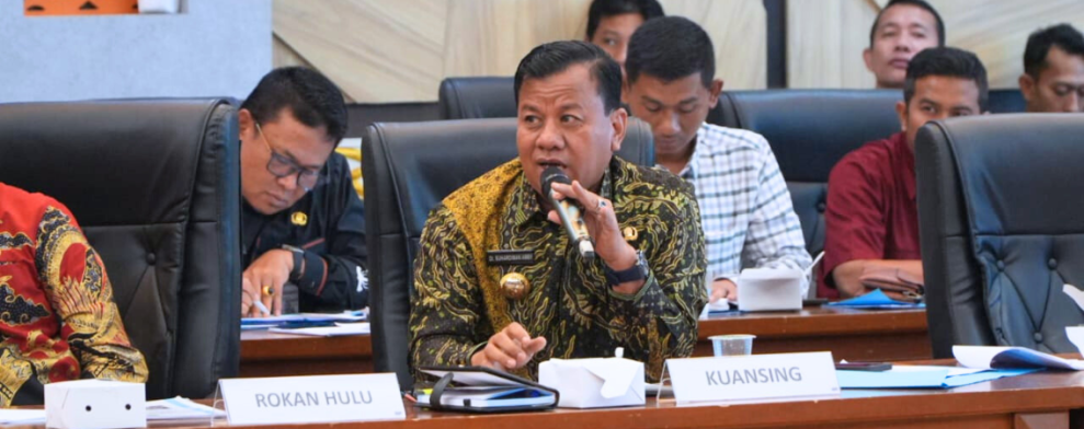 Bupati Kuansing Keluhkan Kondisi Jalan Provinsi Rusak Parah pada Gubernur