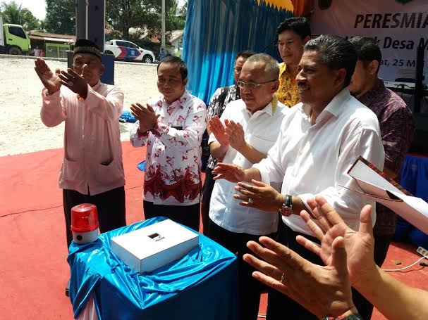 Diresmikan Gubernur Riau, Kini 300 KK di Minas Barat Bisa Nikmati Listrik PLN