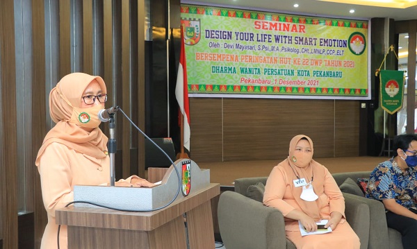 Ketua DWP Buka Seminar Design Your Life With Smart Emotion