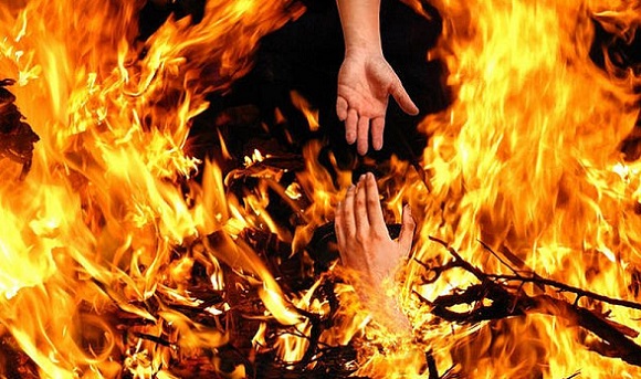 Cinta Ditolak, Bensin Bertindak, Johar Nekat Bakar Diri Sendiri Juga  Wanita Pujaan Hatinya