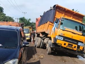 Jalan Lintas Tengah Rusak Parah, Ini Yang Telah Dilakukan Pemprov Riau...