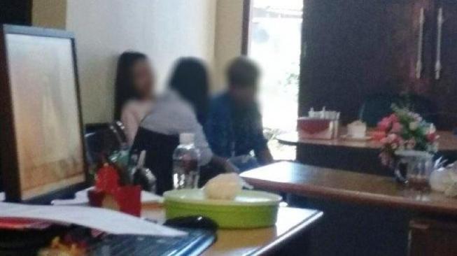 Kurang Ajar, dengan Alasan Latih Posisi Seks, Mucikari Ini Setubuhi 7 PSK Sebelum Dijual ke Pria 'Hidung Belang'