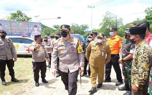 Kapolda Riau Tinjau Kelancaran Arus Lalulintas  dan Pengamanan di Pos Perbatasan Riau - Sumbar