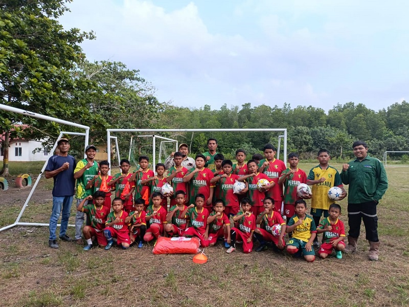 Persada Darul Aman Terima Bantuan Perlengkapan Sepakbola