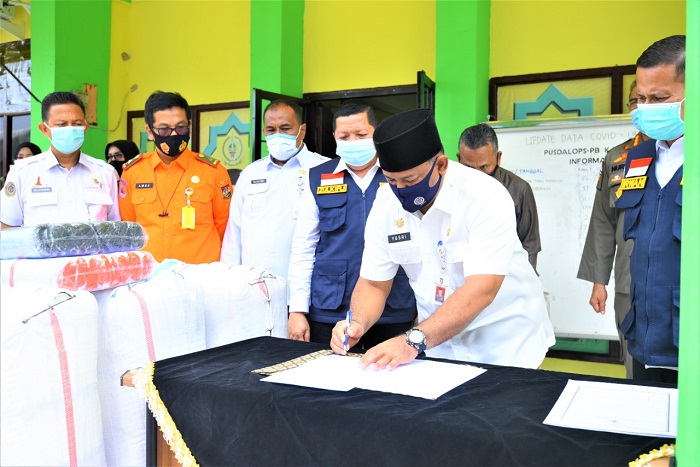 Sekda Kampar Terima 100 Ribu Lembar Masker Bantuan dari Pemerintah Provinsi Riau