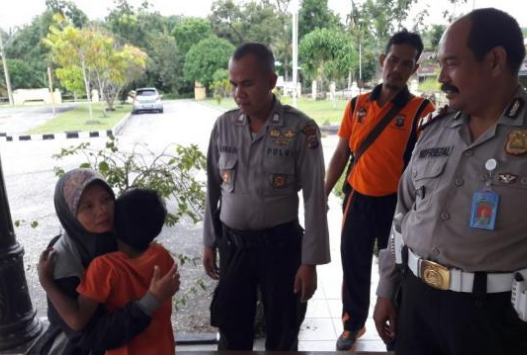 Sempat Hilang, Polsek Siak Hulu Serahkan Bocah Autis kepada Orangtuanya