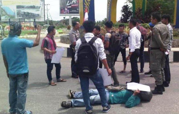 Evaluasi Lima Tahun Kepemimpinan Jefry-Ali, Mahasiswa Kampar Gelar Aksi Demo