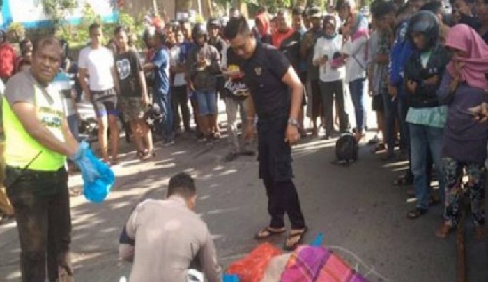 TRAGIS...Disenggol Scoopy, Pengendara Revo Terjatuh dan Tewas Dilindas Bus