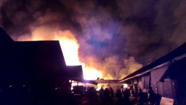 21 Ruko dan 10 Kios di Pasar Lubuk Jambi Ludes Terbakar