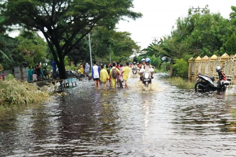 Terus Diguyur Hujan, Ribuan Rumah Warga Bengkalis Terendam Banjir 