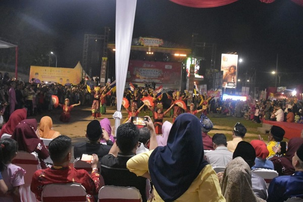Ribuan Masyarakat Saksikan  Bagholek Godang Festival Kabupaten Kampar 2022