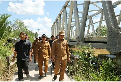 Pj Bupati Herman Instruksi Ruas Jalan Sanglar - Pulau kijang Sebelum Lebaran Idul Adha 1445 H Sudah Dikerjakan