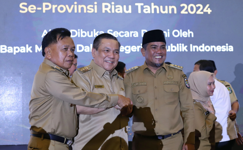 Hadiri Rakor Kades, Plt Bupati Asmar : Mari Kompak Majukan Desa