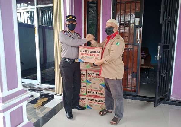 Bentuk kepedulian Polri,  SPTD Rokan Hulu Terima Bantuan Sembako