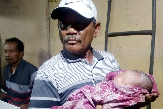 Sempat Dikira Suara Kucing, Ternyata Ada Bayi Dibuang di Bawah Meja Warung Kopi