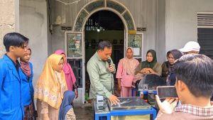 Tim PkM UIR Raih Hibah Dikti, Dukung Peningkatan Dua UMKM Kerupuk Sagu