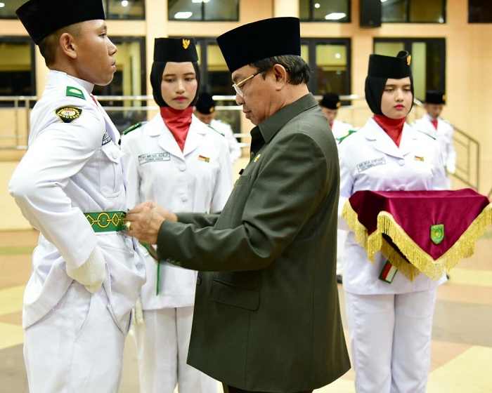 Bupati HM Wardan Kukuhkan 33 Anggota Paskibra Inhil