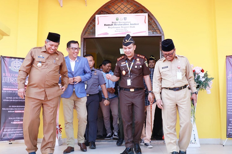 Bupati Siak Resmikan Balai Kerapatan Rumah Restorative Justice Kejari Siak